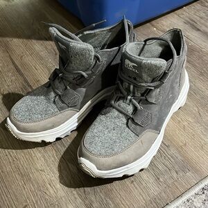 Lightly worn Sorel Women's Kinetic Breakthru Caribou Waterproof Boot